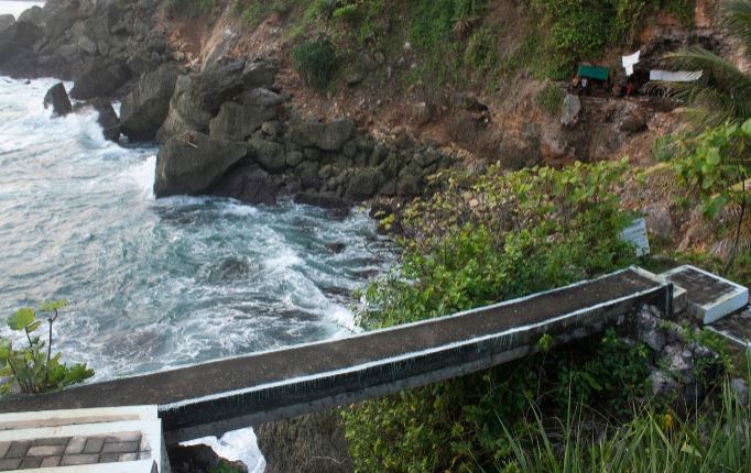 Gua Langse: Destinasi Wisata Religi di Pesisir Selatan - Bakpiaku