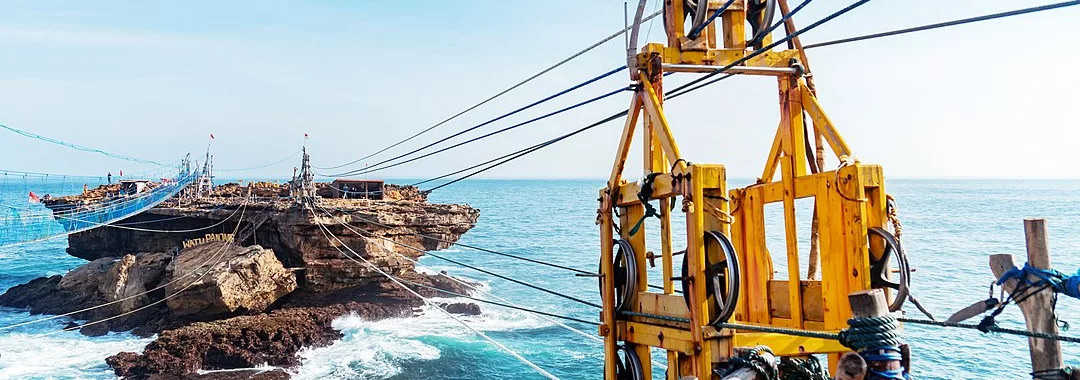 Menikmati Wisata Ekstrem di Pantai Timang Yogyakarta